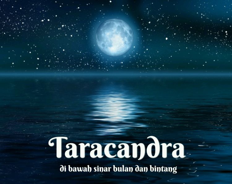 Di bawah sinar bulan dan bintang.