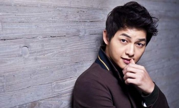 Ups, Ternyata Masih Banyak yang Belum Beneran Kenal Sama Song Joong Ki. Cek Yuk Sisi Lain Doi yang Belum Tentu Kamu Tahu.