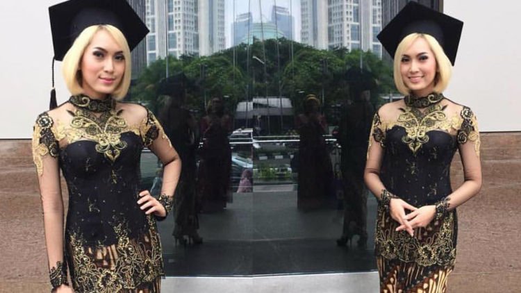 11 Ide Kebaya Hitam nan Elegan, Dari Mulai Wisuda Sampai Kamu Lamaran