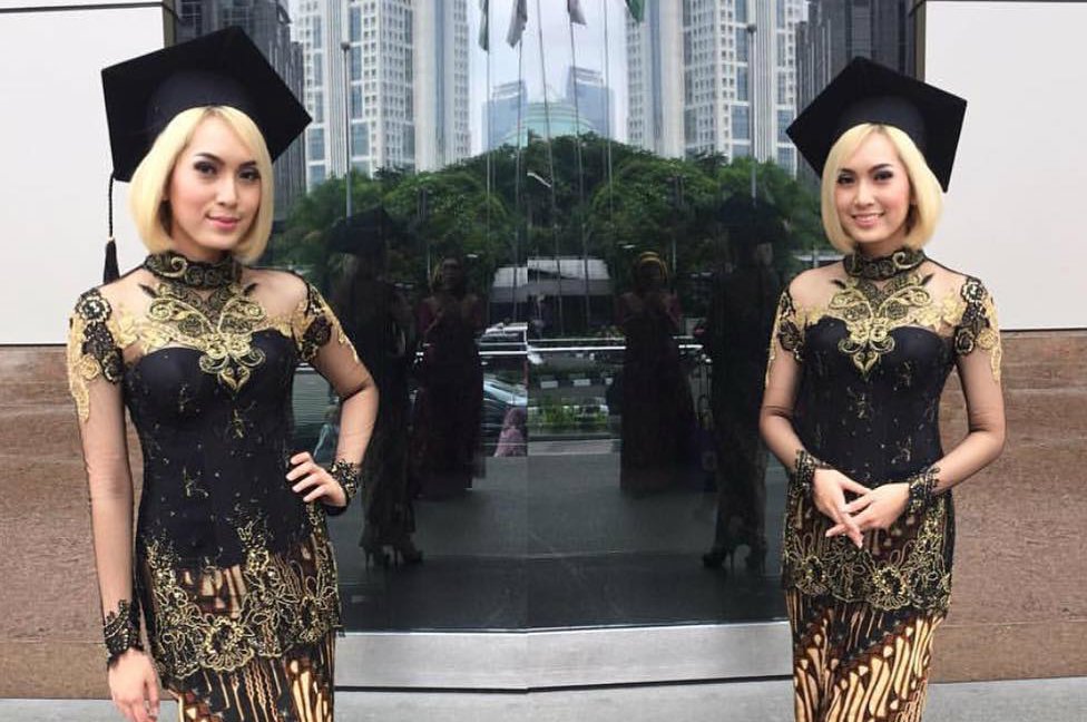 11 Ide Kebaya Hitam nan Elegan, Dari Mulai Wisuda Sampai Kamu Lamaran