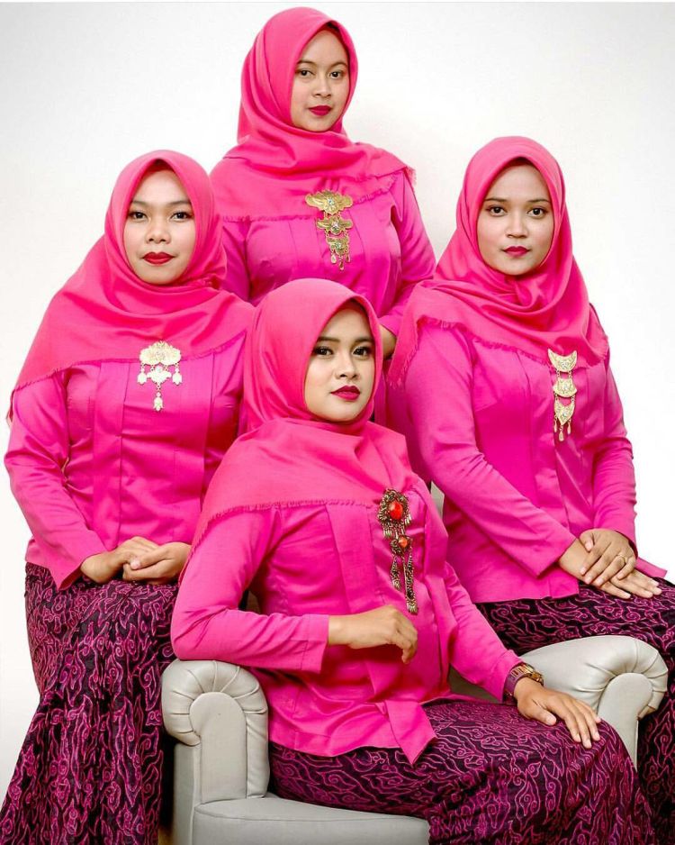 dominasi warna pink, cakep uga! @inspirasi_kebaya