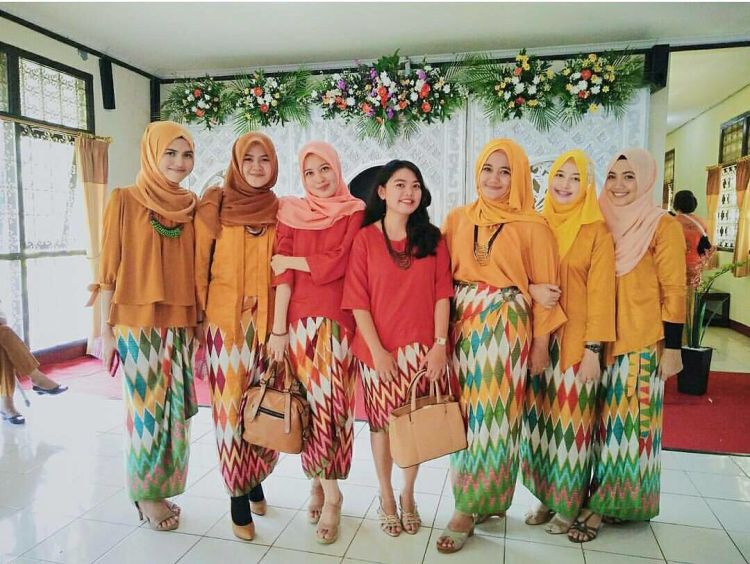 yuk tampil full colour! @inspirasi.kebaya