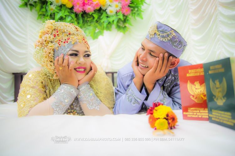 buku nikah juga... zahraaphoto.com