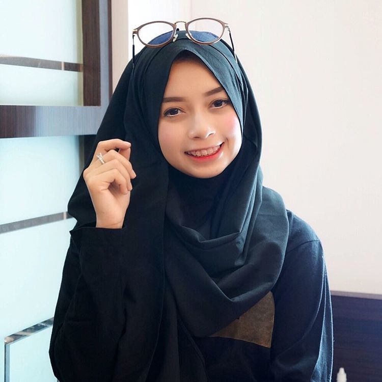 meski modis, gaya hijabnya menutup dada @joyagh