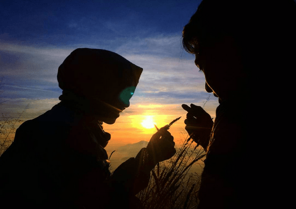 Aku Bahagia, Walau Kau Menjagaku dengan Berbeda