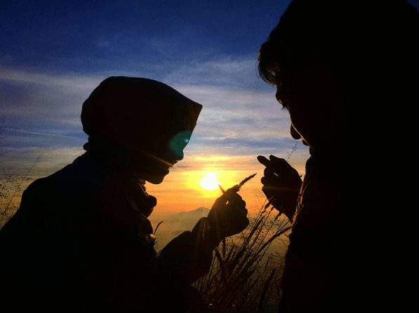 Aku Bahagia, Walau Kau Menjagaku dengan Berbeda