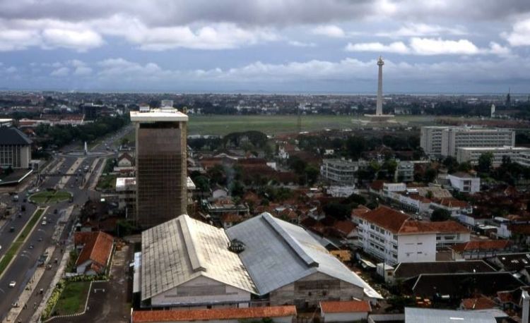 Monas terlihat dari jauh