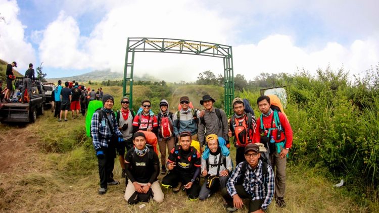 Liputan Jomblo Mendaki Rinjani. Ketika Jomblo Berkumpul dan Berjuang Untuk Mencumbu Puncak Rinjani!