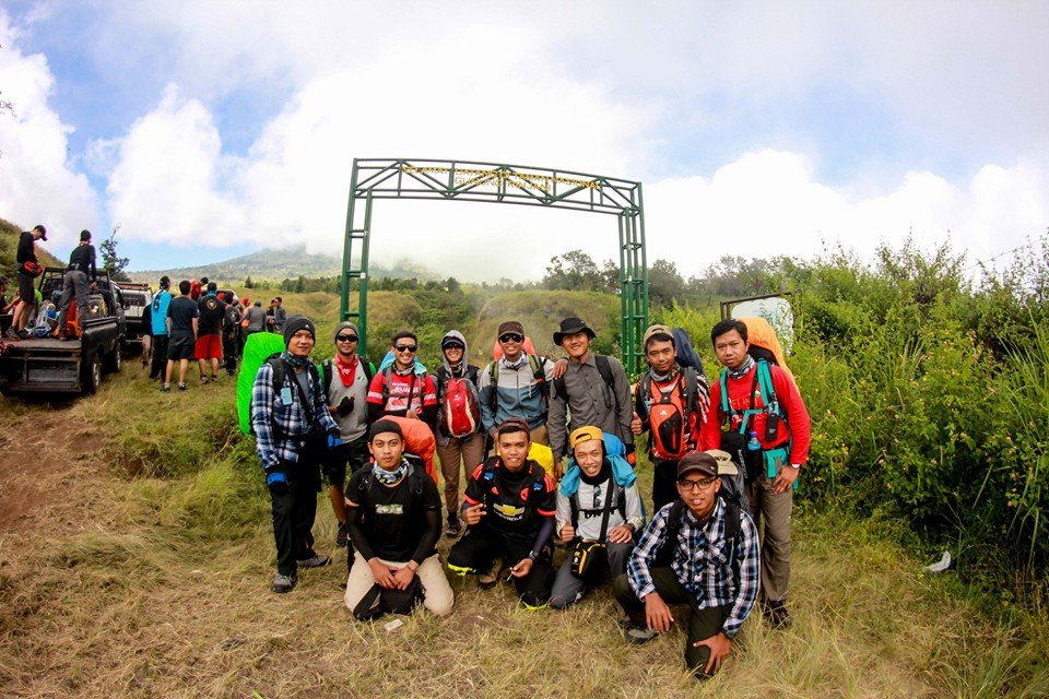 Liputan Jomblo Mendaki Rinjani. Ketika Jomblo Berkumpul dan Berjuang Untuk Mencumbu Puncak Rinjani!