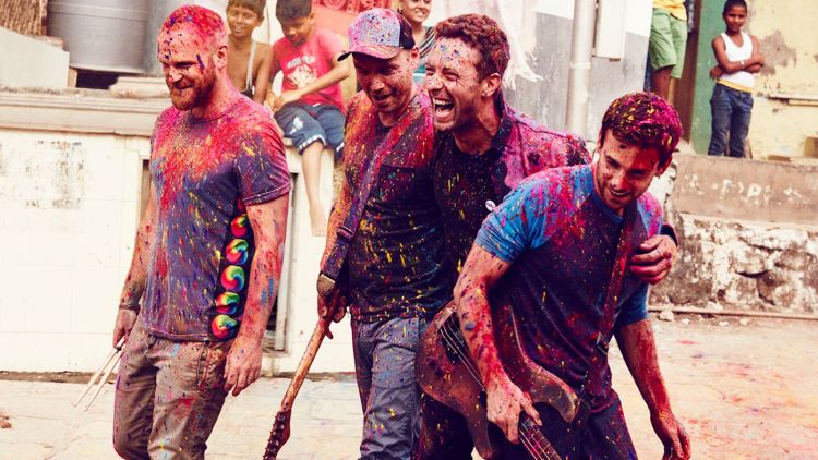 Mantengin 10 Video Klip Coldplay Ini Bikin Geleng-Geleng Kepala. Coba Tebak Satu-Satu Maknanya Apa!