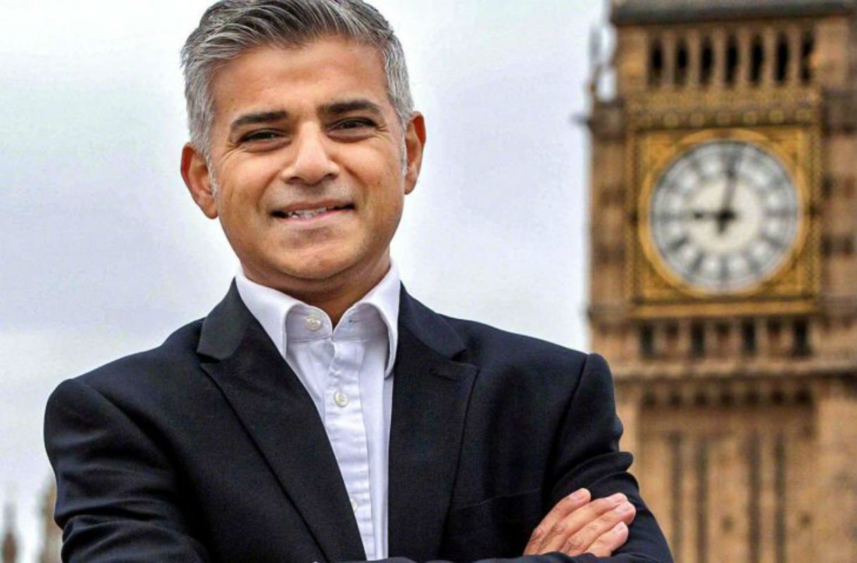 Dilantik Sebagai Wali Kota Muslim Pertama di London, Sadiq Khan Terpaksa Bawa Al-Quran Sendiri.