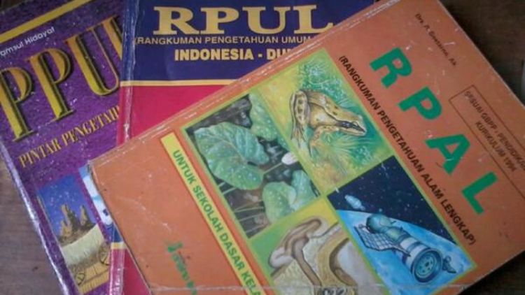 Anak Zaman Sekarang Sih Googling Melulu. Kalau 8 Buku Ini Pasti Cuma Anak 90-an yang Tahu!