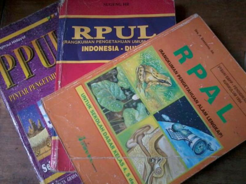 Anak Zaman Sekarang Sih Googling Melulu. Kalau 8 Buku Ini Pasti Cuma Anak 90-an yang Tahu!