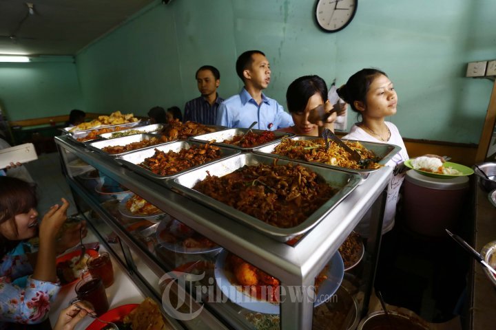 gak ada catering, jajan di luar deh