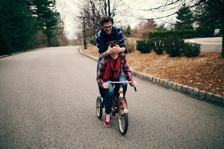 7 Hal Nggak Romantis yang Jadi Tanda, Kalian Udah ‘Klik’ Banget Berdua