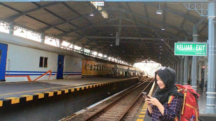 Naik Kereta atau Pesawat, Jangan Tampil Terlalu Seadanya. 10 Tips Simple Ini Wajib Dicoba!