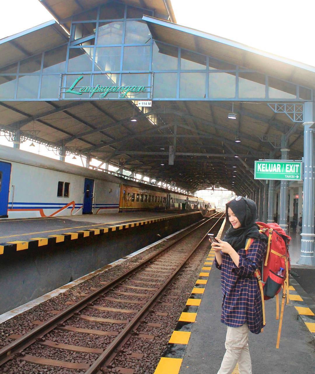 Naik Kereta atau Pesawat, Jangan Tampil Terlalu Seadanya. 10 Tips Simple Ini Wajib Dicoba!