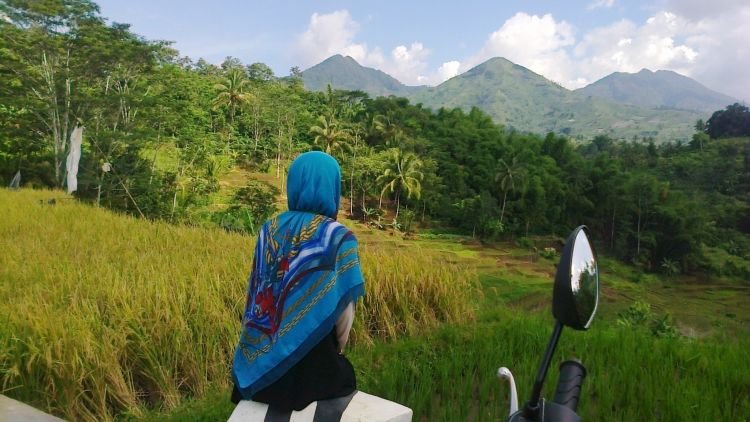 Wahai Sang Pemilik Cinta. Pada-Mu Kutitipkan Dia, Pemilik Tulang Rusukku