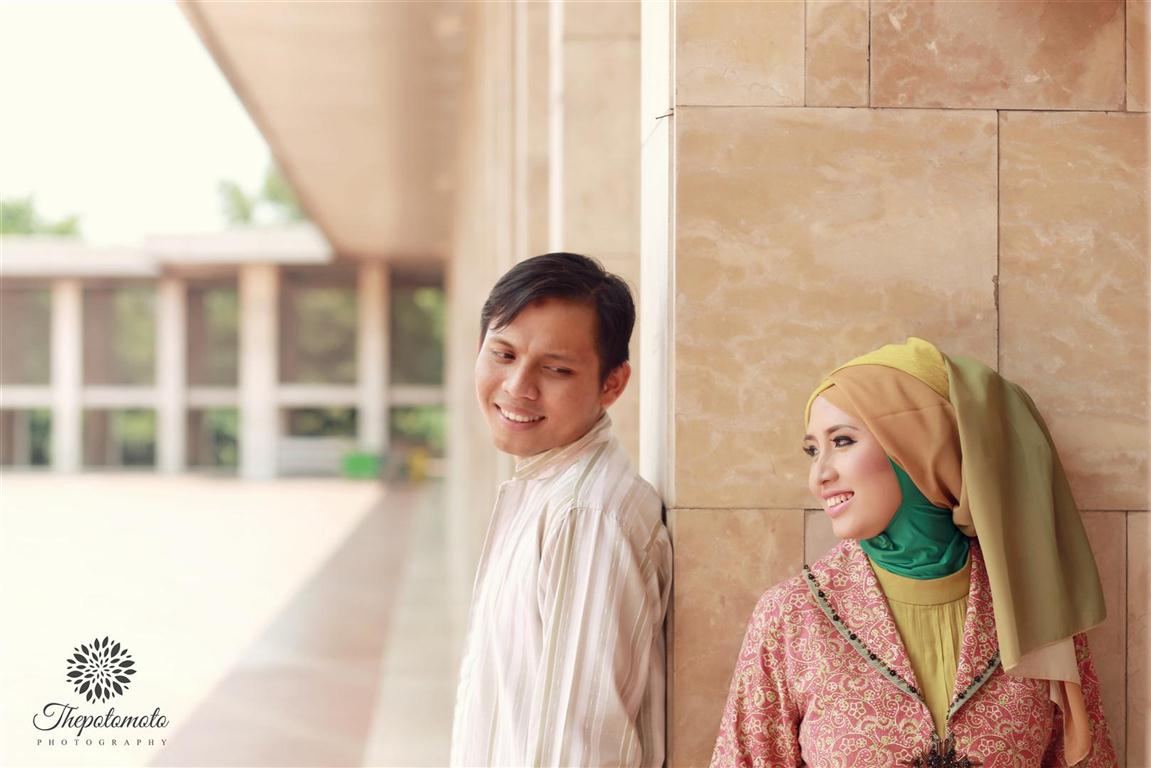 9 Inspirasi Pose Prewedding Tanpa Bersentuhan. Santunnya Dapat, Instagramable Jelas!