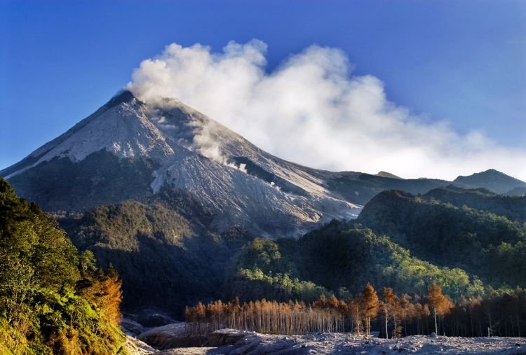 Gunung Merapi.