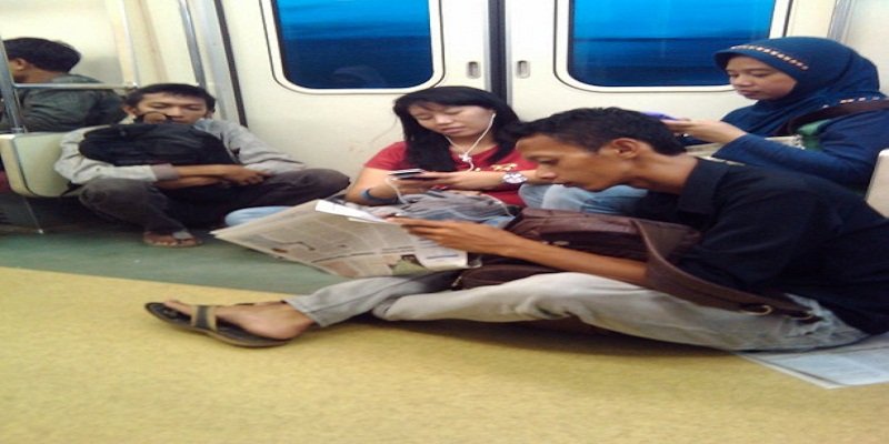 Orang-Orang yang Akan Kamu Temui Ketika Kamu Naik KRL