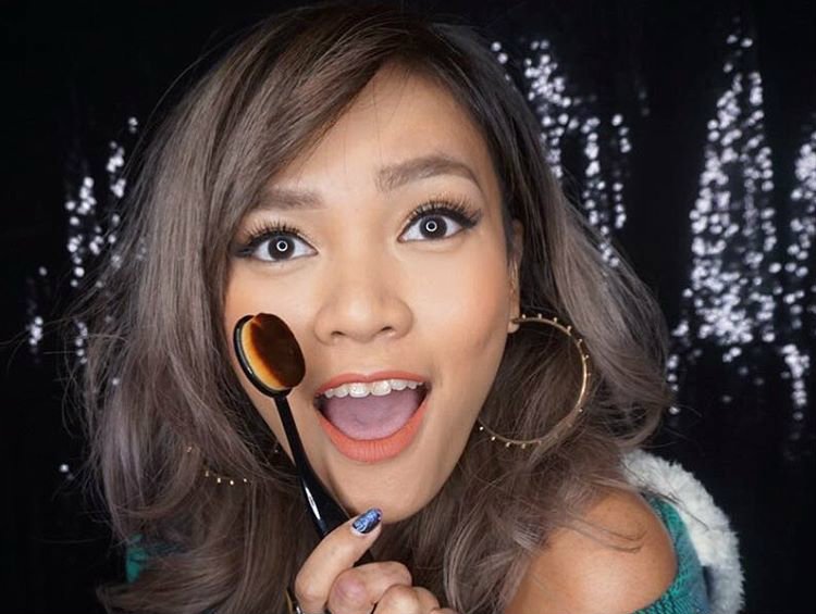 6 Trik Menghemat Make Up Dari Rachel Goddard; Beauty Vlogger Indonesia Punya