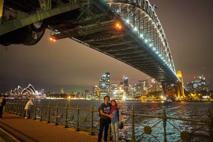 Ketika bersama sang istri tercinta di Sydney Harbour.