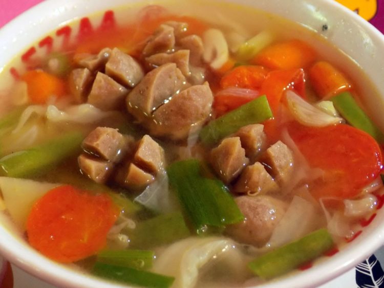 bakso berkuah sop.