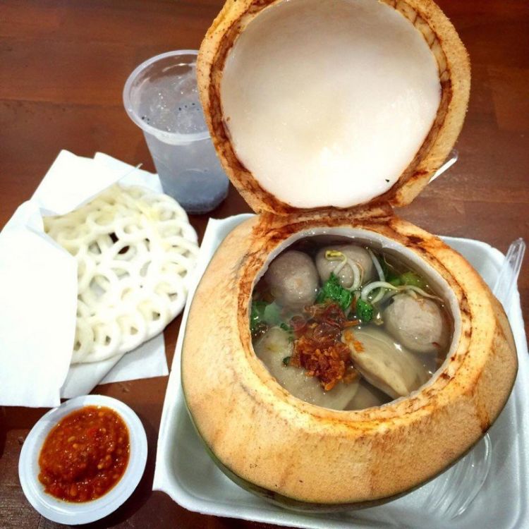 bakso kepala, eh, kelapa...