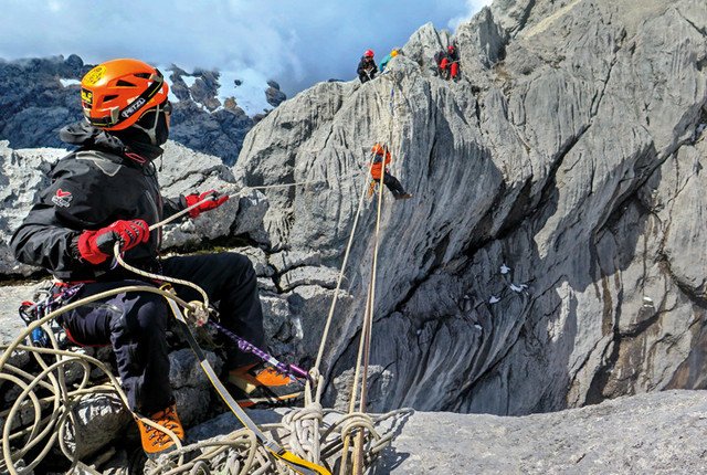 Dari Tersambar Petir Hingga Hipotermia, Ini Tragedi di Gunung Tahun 2016! Kapan Duka Berakhir?