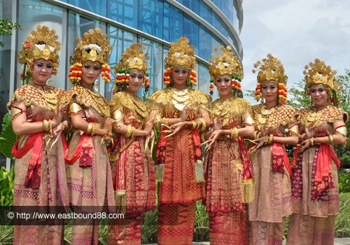 Karena Palembang Tidak Hanya Soal Jembatan Ampera atau Pempek. Main-mainlah, Siapa Tahu Ketemu Jodoh di Palembang.