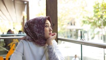 7 Tips Memilih Outfit Buat Ngampus dari Dian Pelangi. Simple dan Nyaman Itu Penting