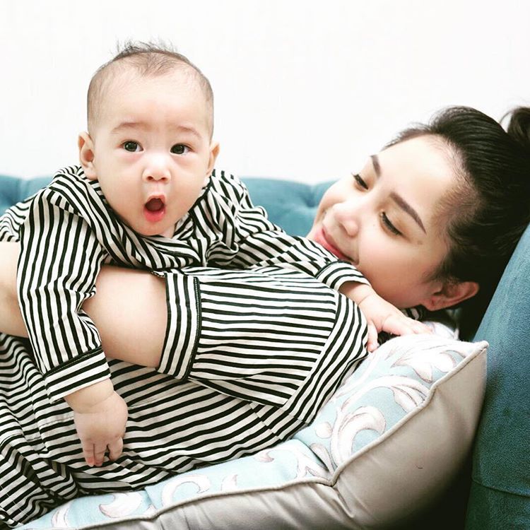 Bahagianya Raffi Ahmad – Nagita Slavina. Pose Unyu Menggemaskan dari Rafathar Ini Nggak Bikin Bosan!