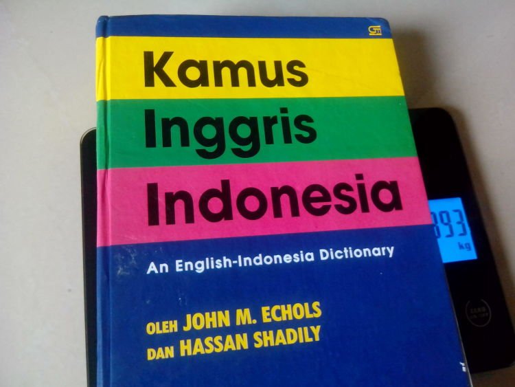 Modal utama bisnis ini adalah kamus bahasa Inggris.