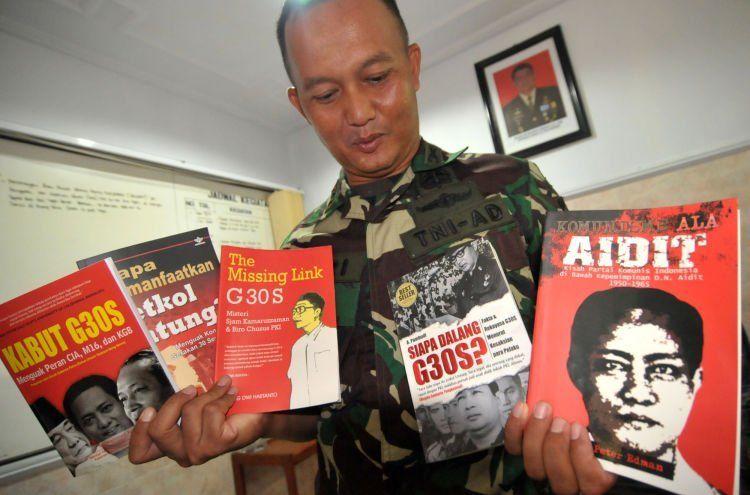 Emang tahu itu buku apaan Pak?