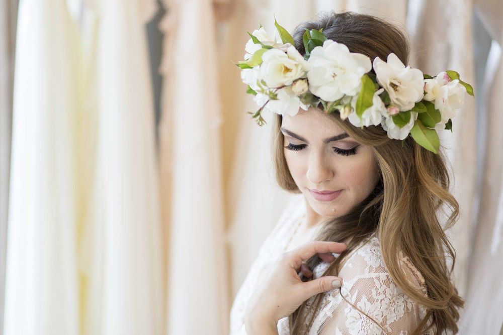 20 Inspirasi Mahkota Bunga atau Flower Crown Yang Cantique Untuk Hari Pernikahanmu