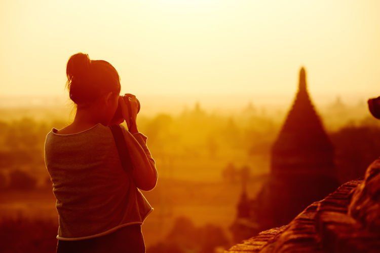 gausah kasihan, mereka bahagia dengan caranya