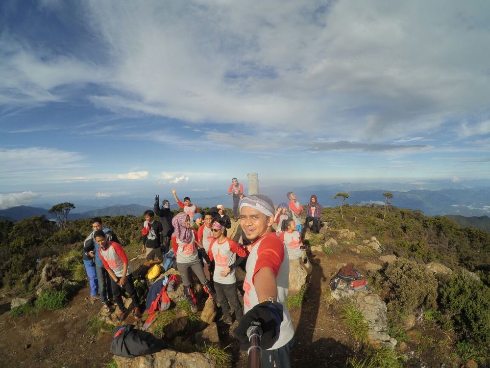 Sebuah Perjalanan Istimewa Menuju Atap Sulawesi