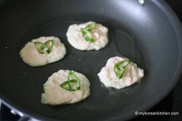 Korean-Potato-Pancakes-Gamja-Jeon-in-a-pan-2-610x407