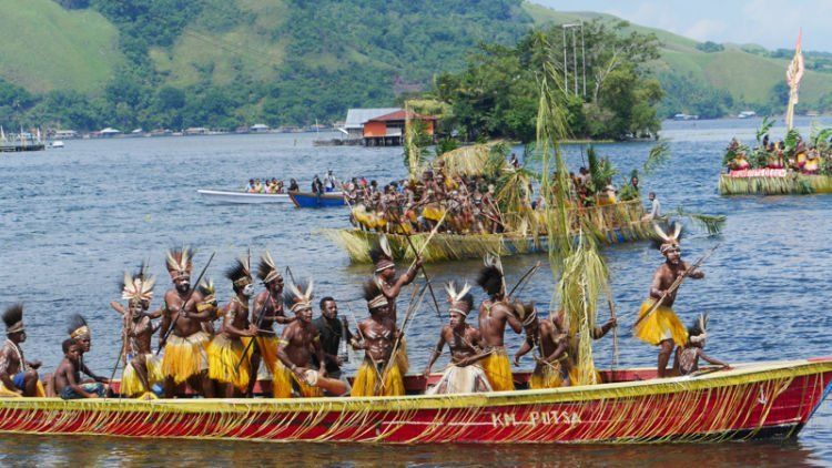 Traveling ke Festival Danau Sentani, Kolaborasi Keindahan Alam dan Budaya Papua yang Selalu Dinanti!