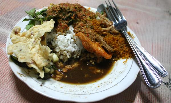 pecel rawon pucang, bikin kamu melayang~