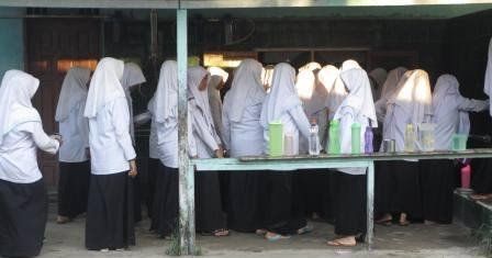 6 Alasan Kenapa Santri Itu Mantu-able