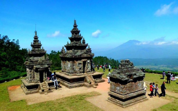 orang dulu mah sakit ati bikin candi