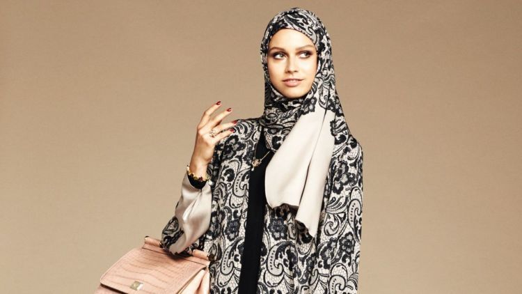 dolce-gabbana-lance-une-collection-de-hijabs-et-abayas-3_5493408