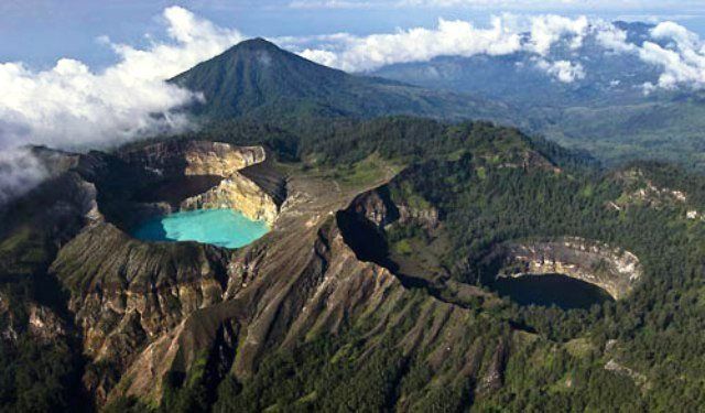 gunung kelimutu