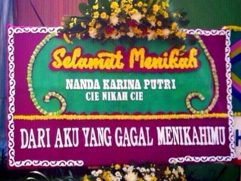 Momen Mantan Nikah Emang 'Nyelekit' Rasanya. 11 Gambar Ini 