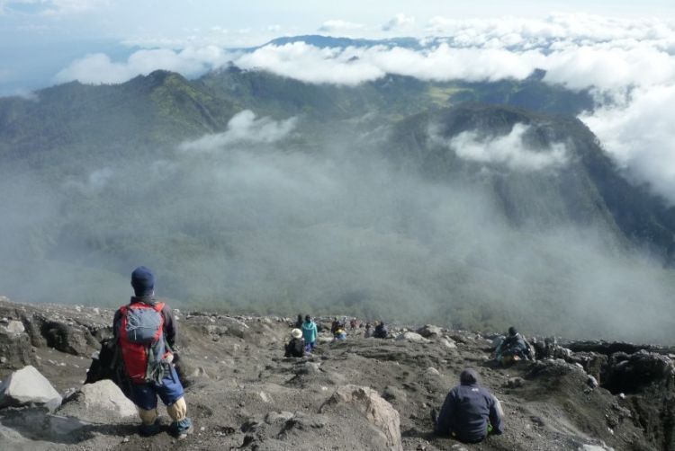 trek puncak semeru