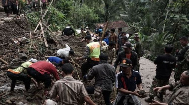 Jawa Tengah Dilanda Banjir dan Longsor yang Menelan Korban Jiwa. Bantu Doa untuk Mereka