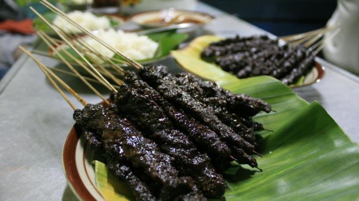 Sate Kerbau bumbu kedelai hitam khas Kudus