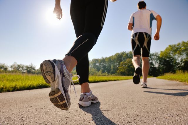 Jogging sambil nunggu buka puasa.